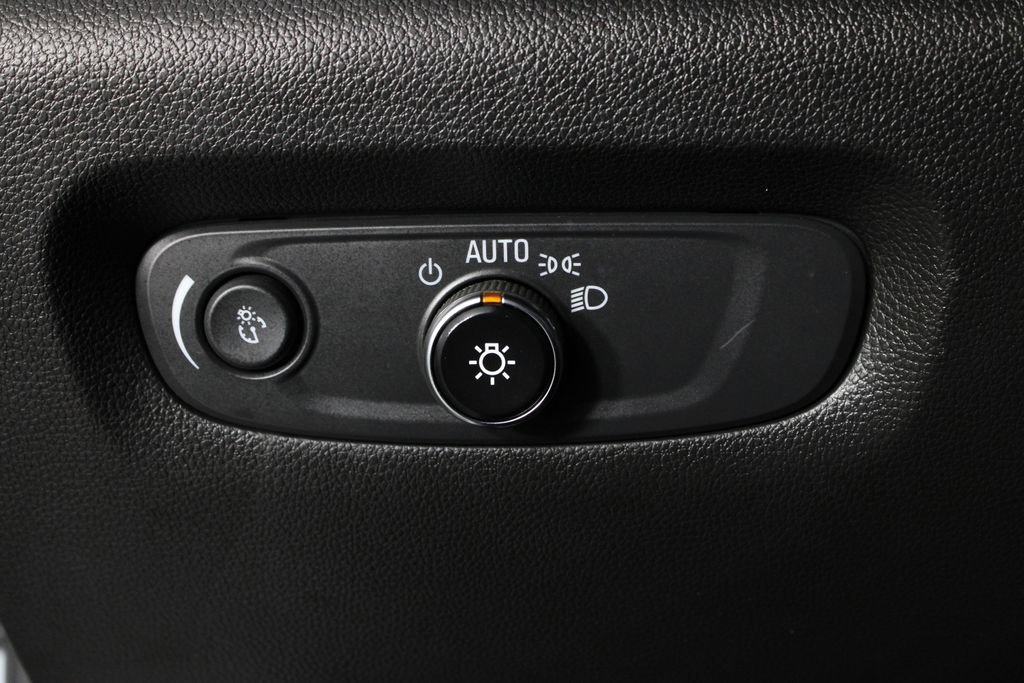 Used 2023 Chevrolet Traverse RS FWD image 24
