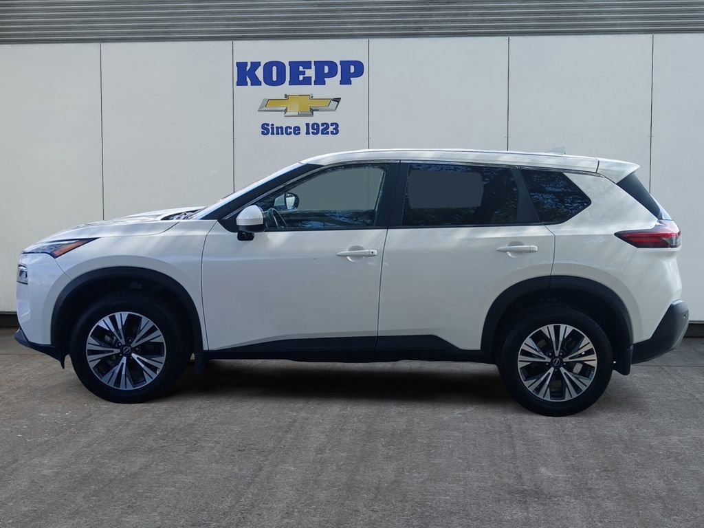 Used 2023 Nissan Rogue SV image 2