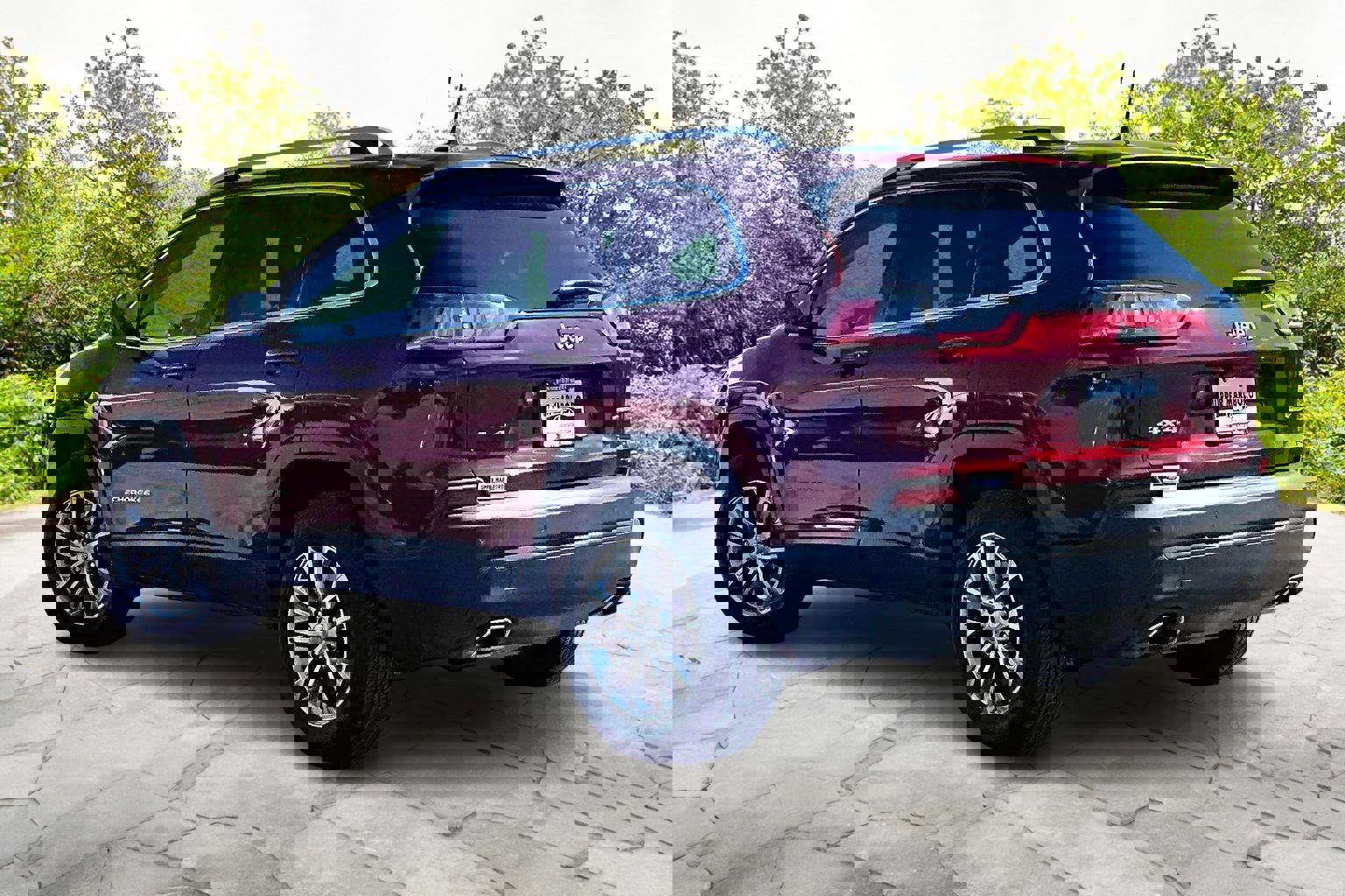 Used 2019 Jeep Cherokee Latitude Plus w/ Cold Weather Group image 2