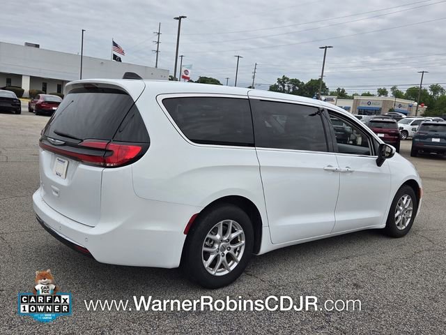 Used 2023 Chrysler Pacifica Touring-L FWD image 16