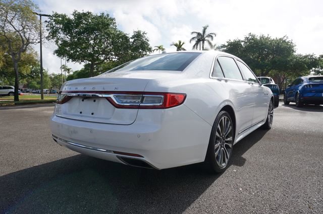 Used 2017 Lincoln Continental Select image 7