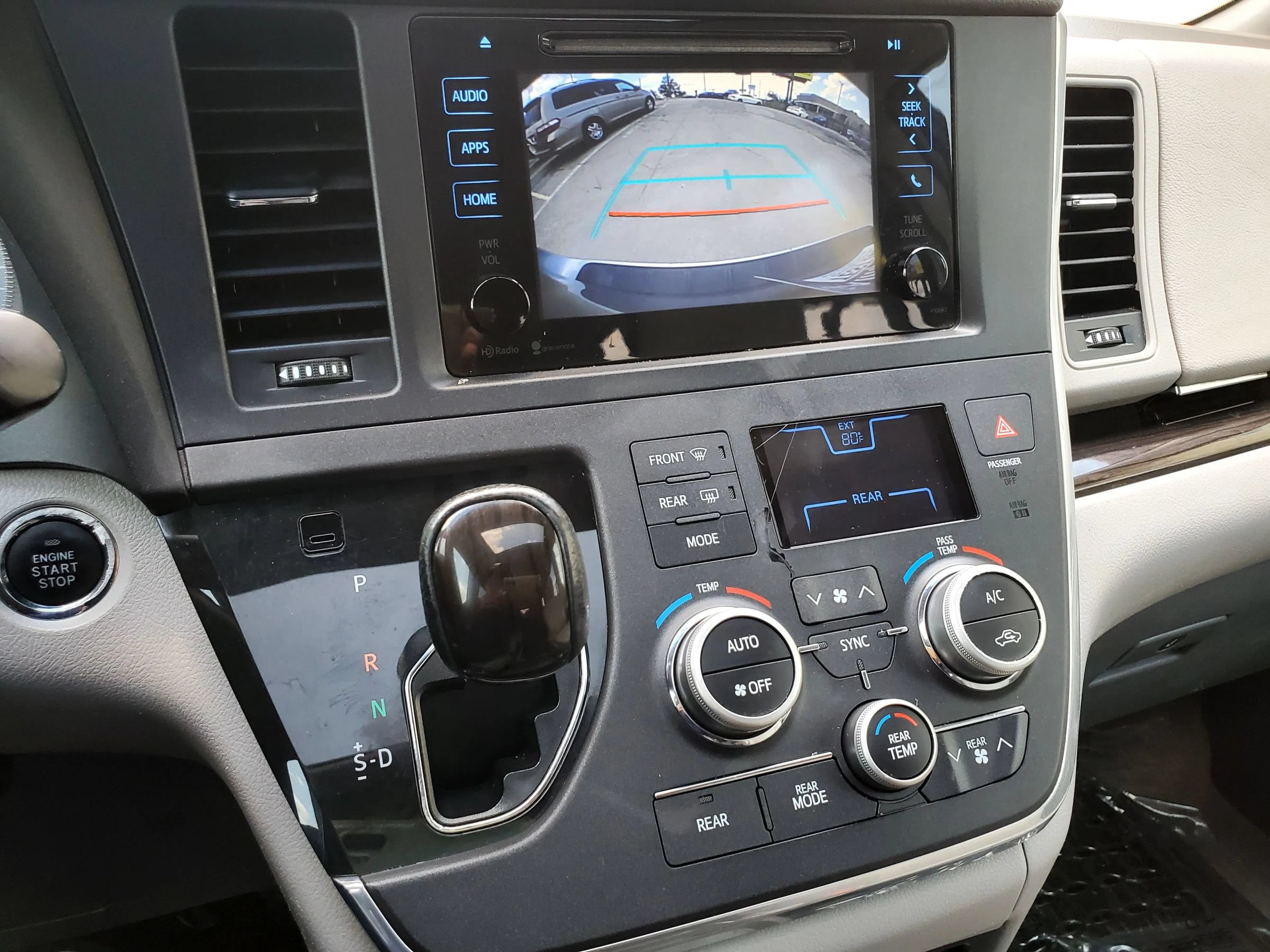 Used 2015 Toyota Sienna XLE FWD image 57