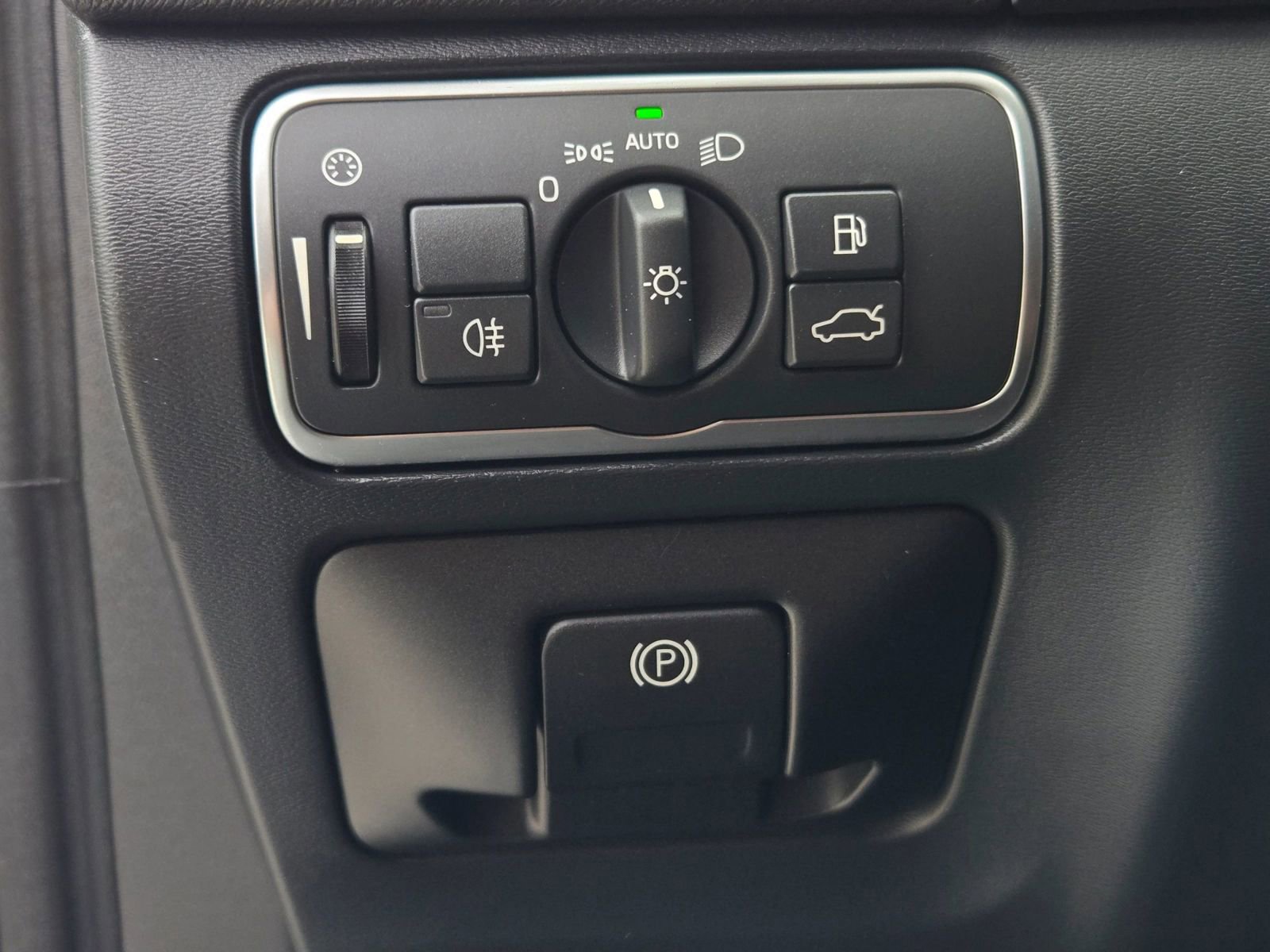 Used 2016 Volvo V60 T5 Cross Country w/ Convenience Package image 32