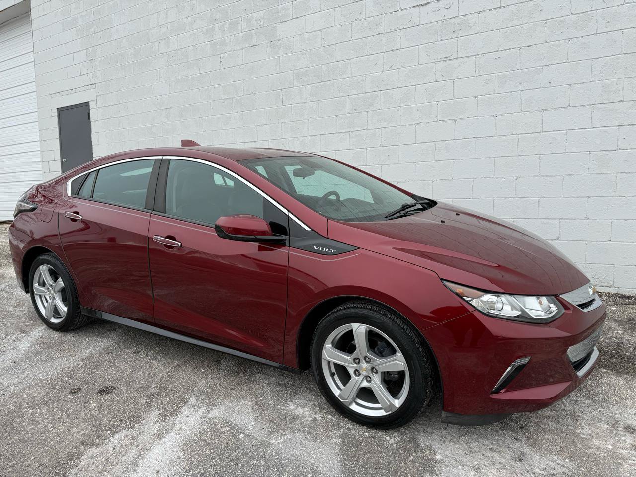 Used 2017 Chevrolet Volt LT w/ Comfort Package FWD image 9