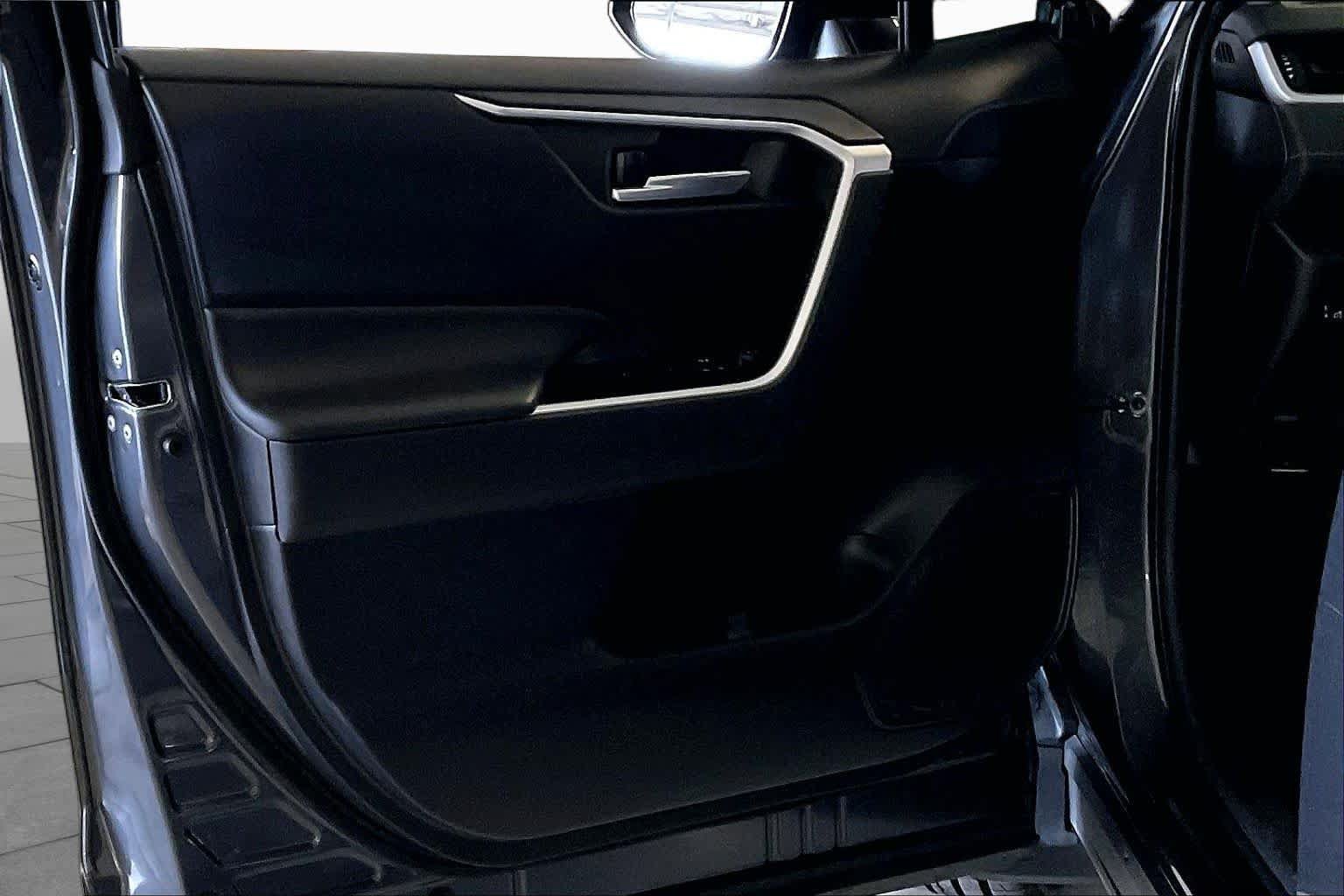 Used 2023 Toyota RAV4 XLE Premium FWD image 20