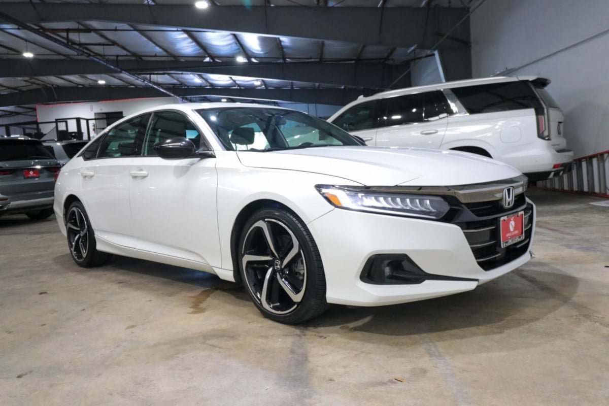 Used 2022 Honda Accord Sport image 2