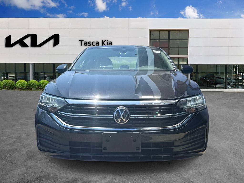 Used 2022 Volkswagen Jetta SE FWD image 2
