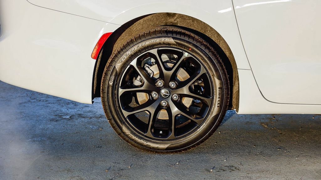 New 2026 Chrysler Pacifica Limited w/ S Appearance Package image 12