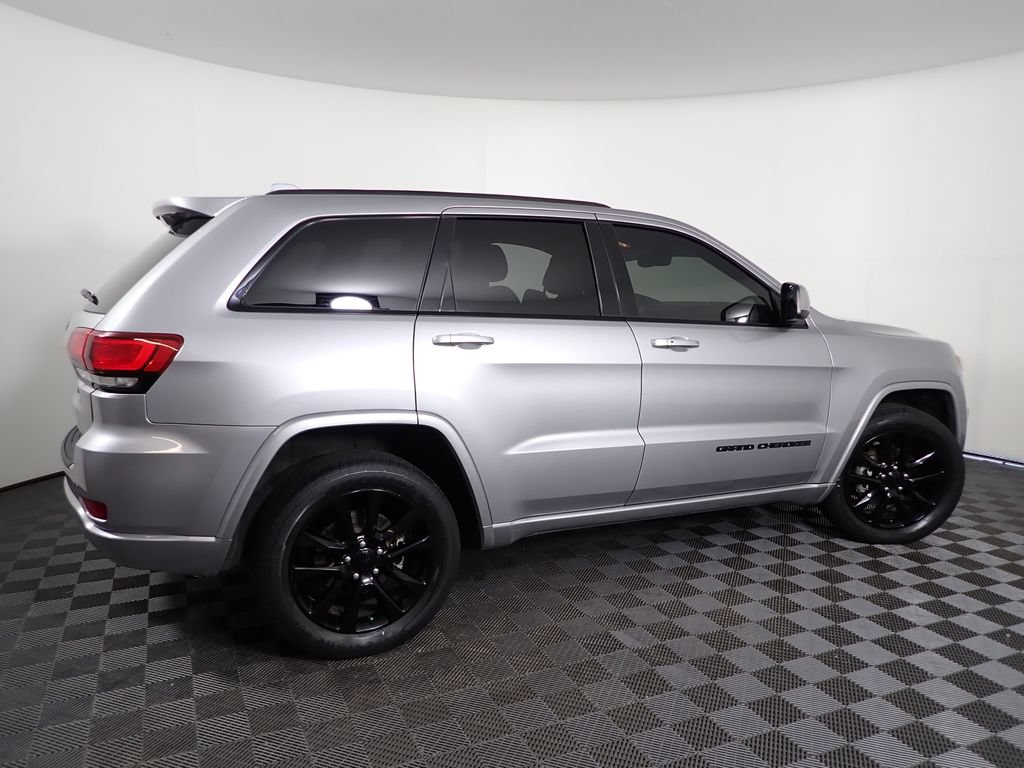 Used 2019 Jeep Grand Cherokee Altitude AWD/4WD image 17