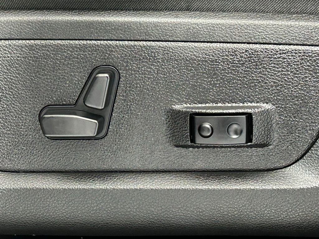 Used 2025 RAM 3500 Laramie image 33