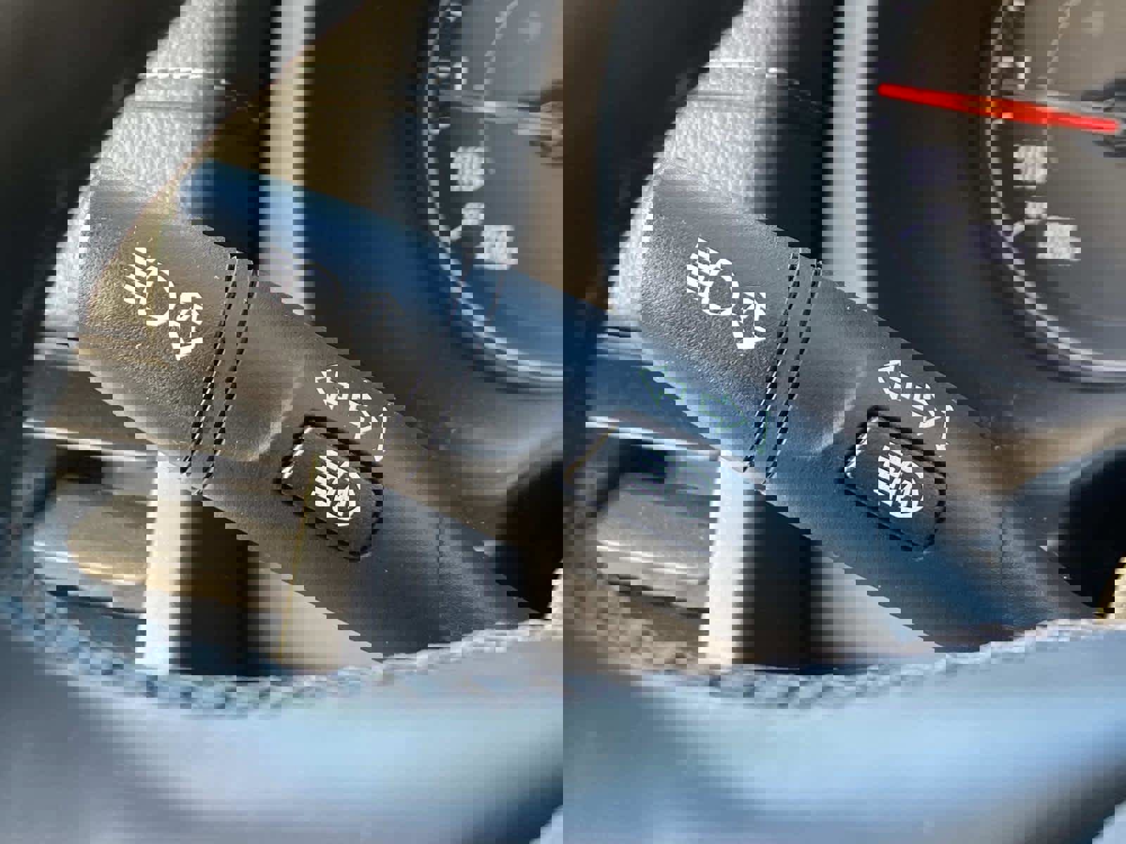 Used 2024 GMC Terrain SLT image 19