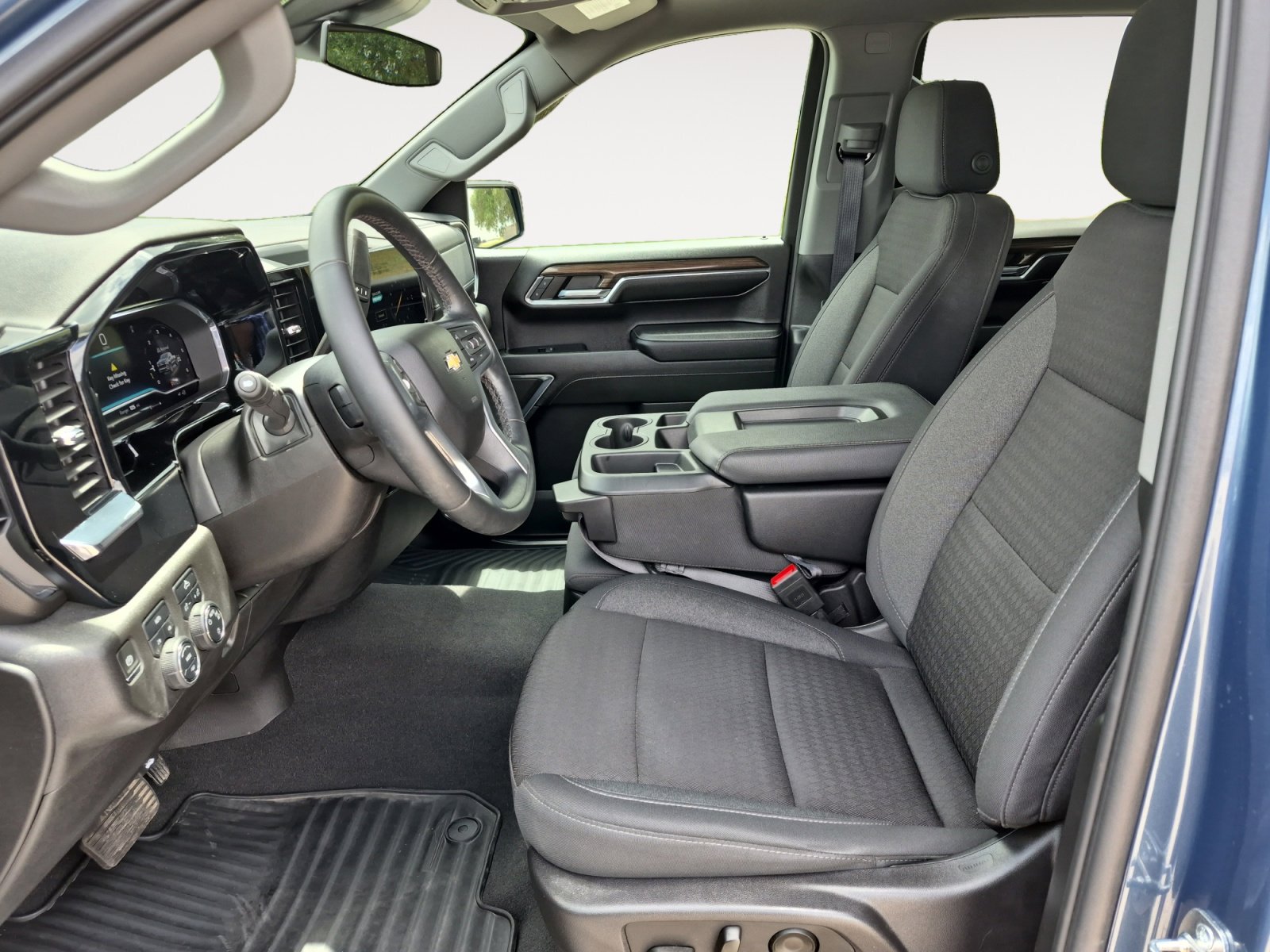 Used 2024 Chevrolet Silverado 1500 LT image 22