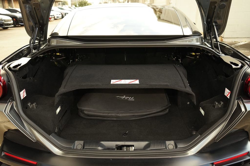 Used 2019 Ferrari Portofino image 21