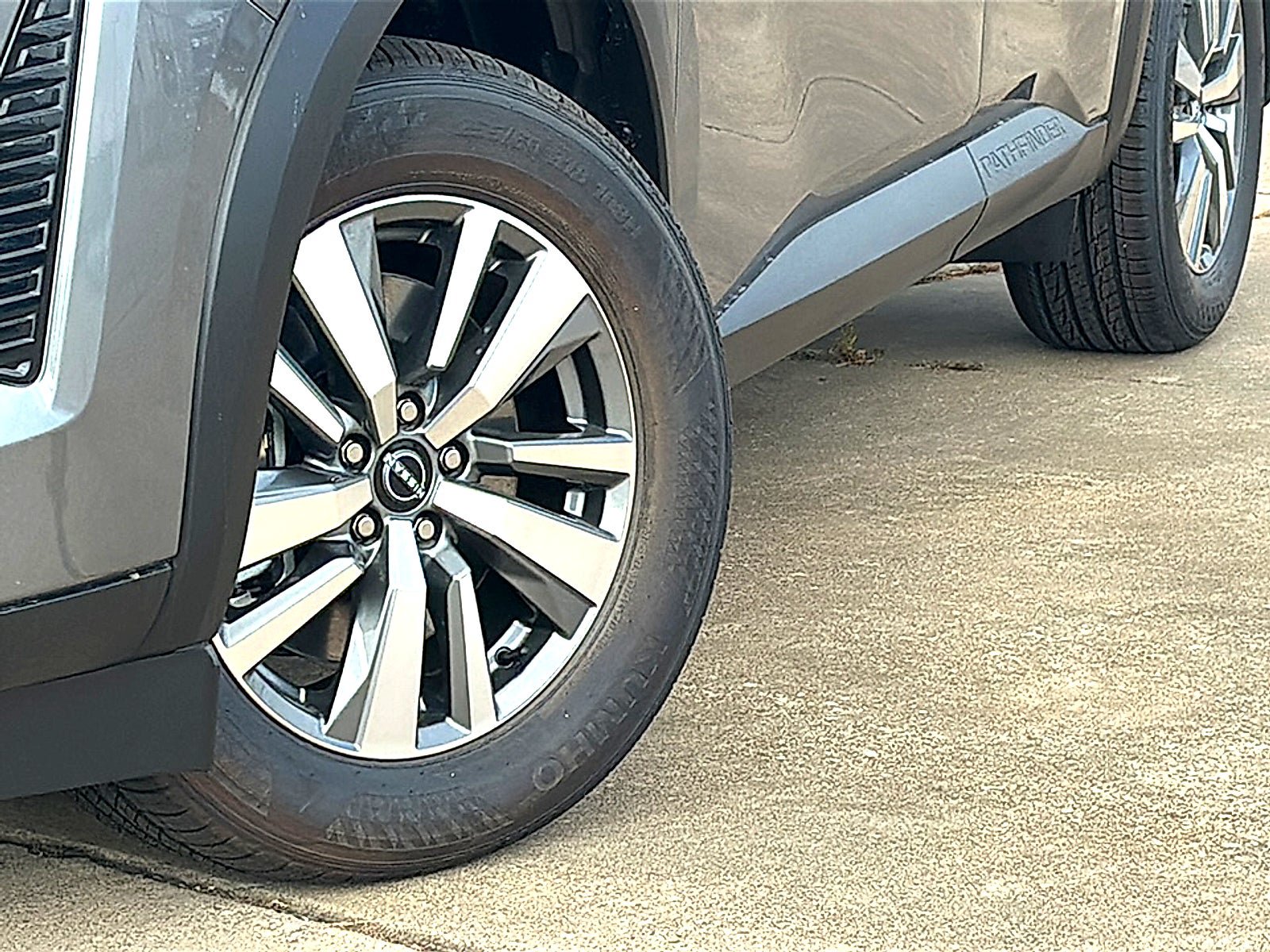 New 2026 Nissan Pathfinder SL FWD image 3