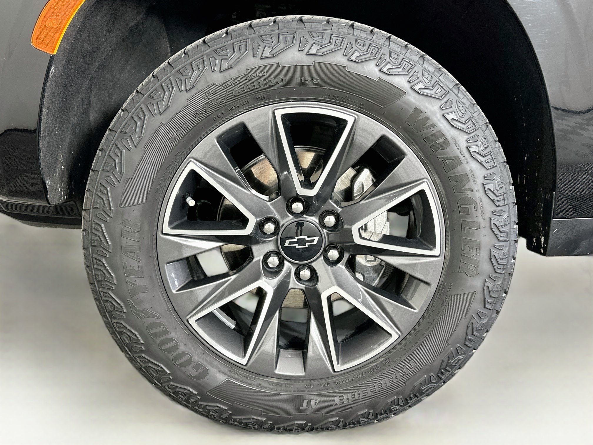Used 2024 Chevrolet Tahoe Z71 w/ Luxury Package AWD/4WD image 11