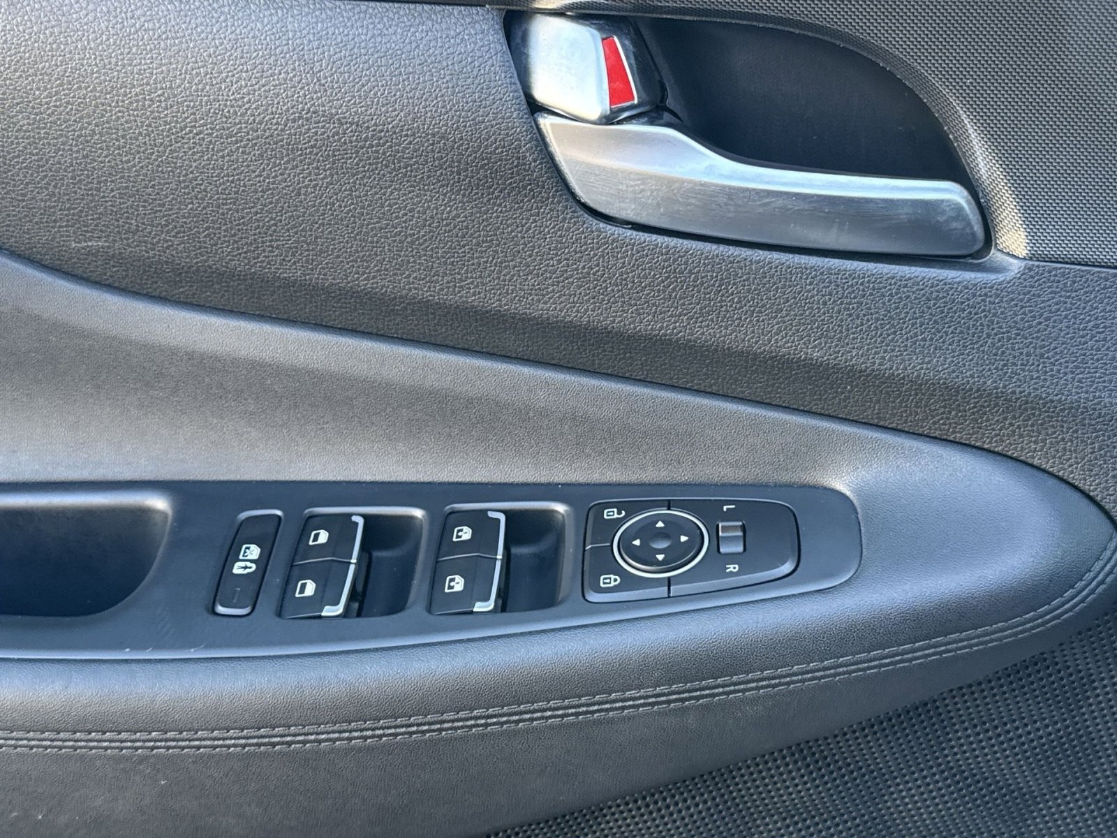 Used 2023 Hyundai Santa Fe SEL image 15