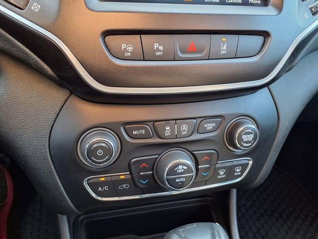 Used 2021 Jeep Cherokee Trailhawk w/ Technology Group image 57