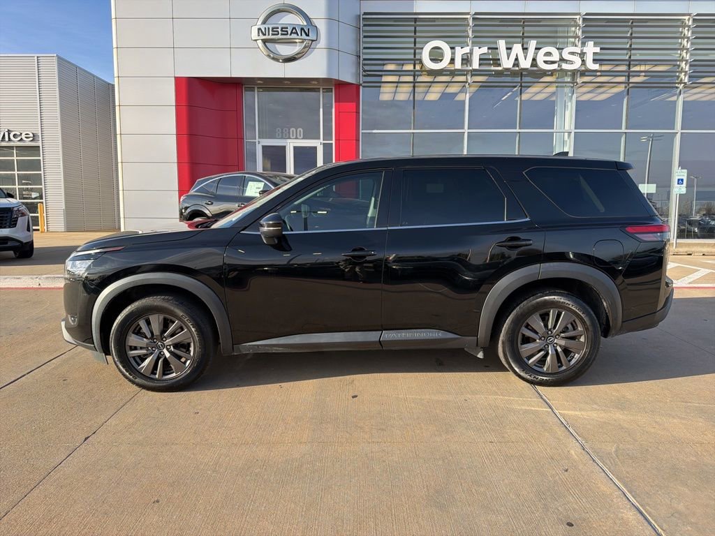 Used 2022 Nissan Pathfinder S image 2