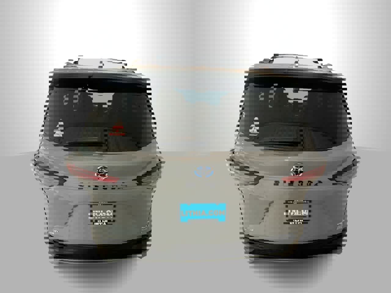 Used 2024 Toyota Sienna XSE w/ XSE Plus Package image 7