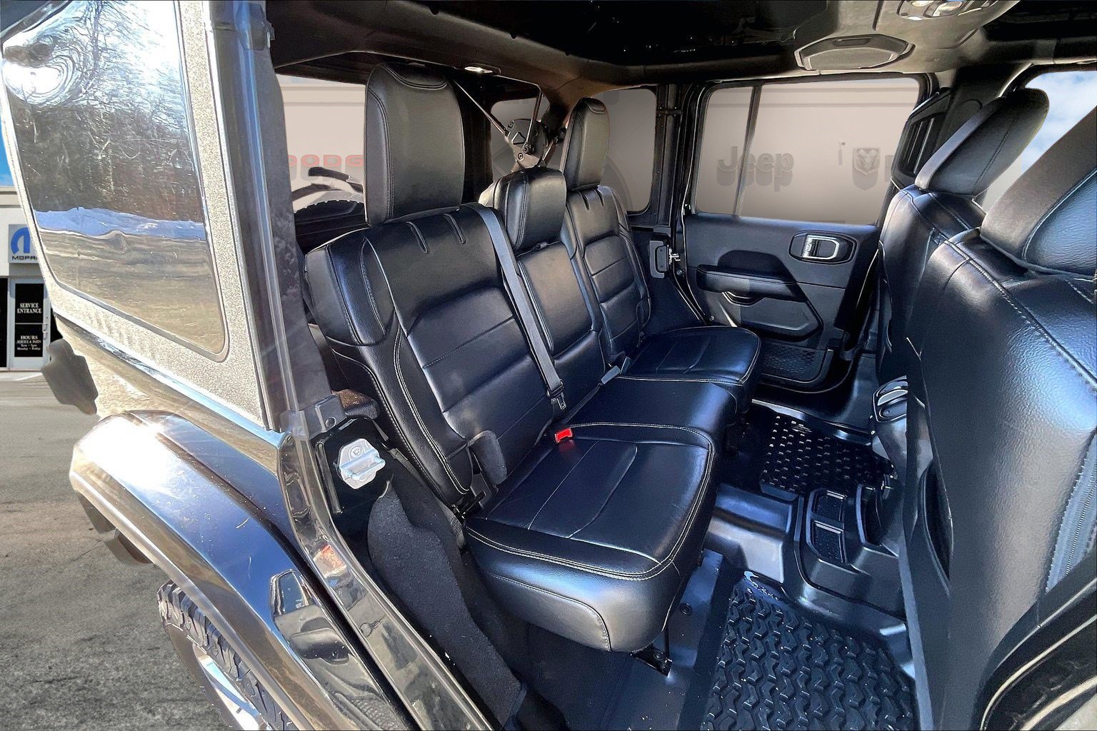 Used 2019 Jeep Wrangler Unlimited Sahara w/ Advanced Safety Group image 23