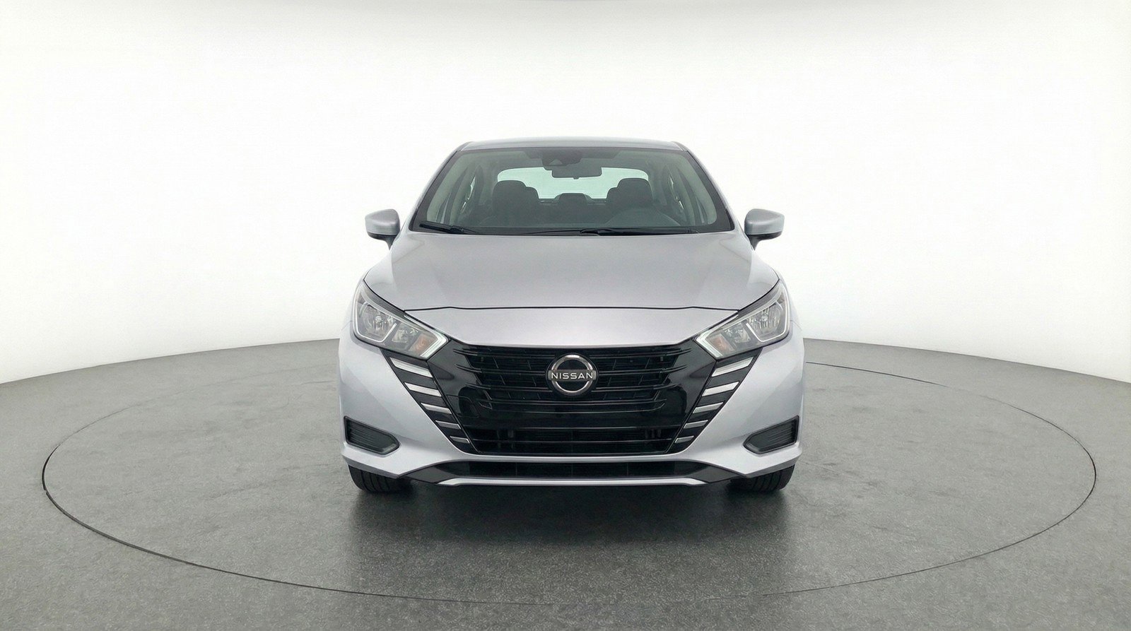 Used 2025 Nissan Versa SV image 2