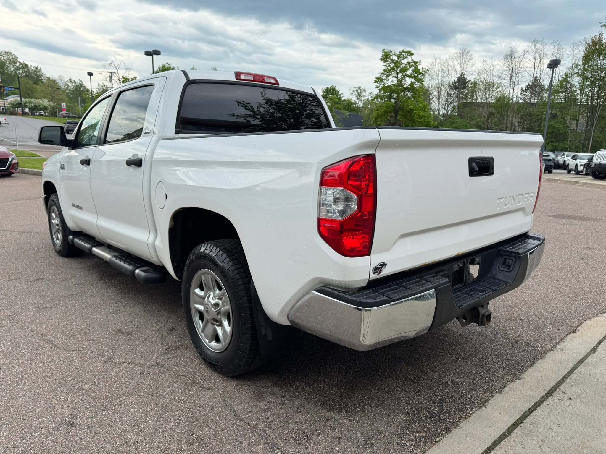 Used 2015 Toyota Tundra SR5 w/ TRD Off Road Package AWD/4WD image 5