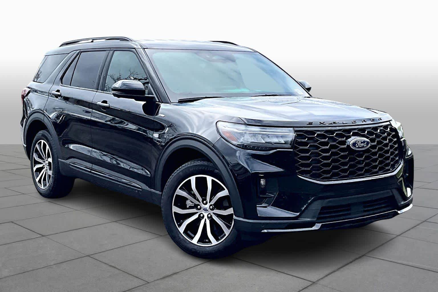 Certified 2025 Ford Explorer ST-Line AWD/4WD image 3