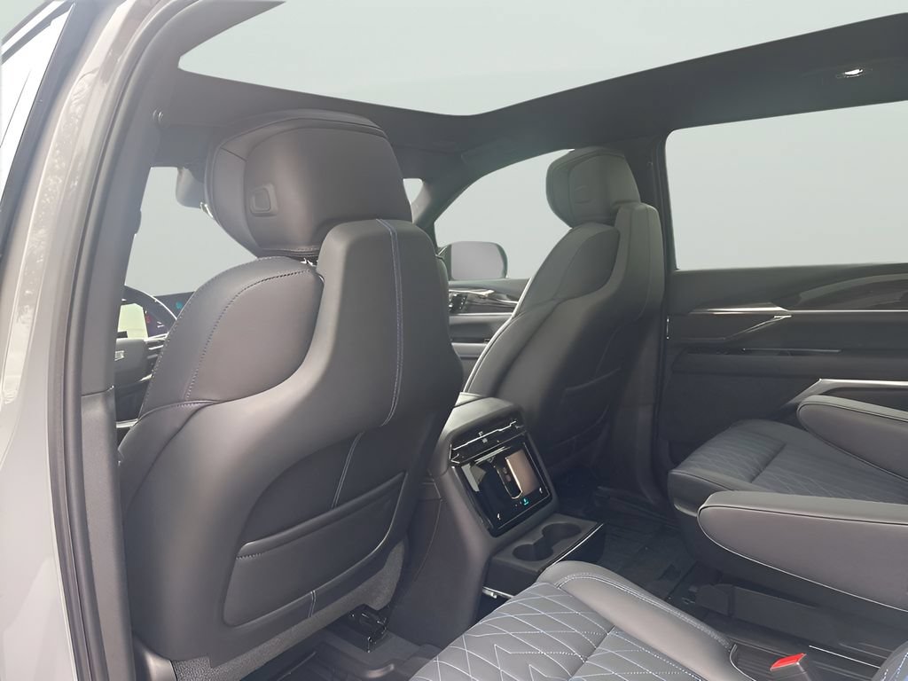 New 2026 Cadillac Escalade IQ Luxury 1 w/ LPO, Floor Liner Package AWD/4WD image 25