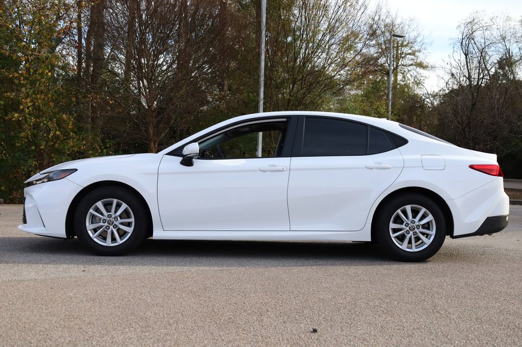 Used 2025 Toyota Camry LE image 4