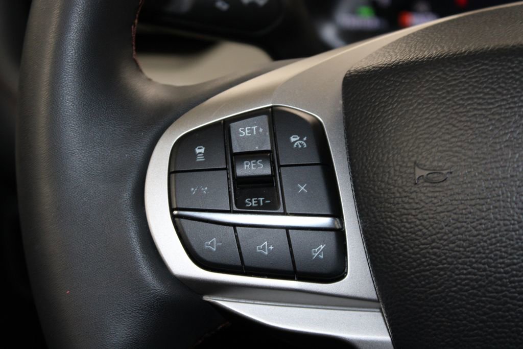Used 2025 Ford Explorer Active image 38