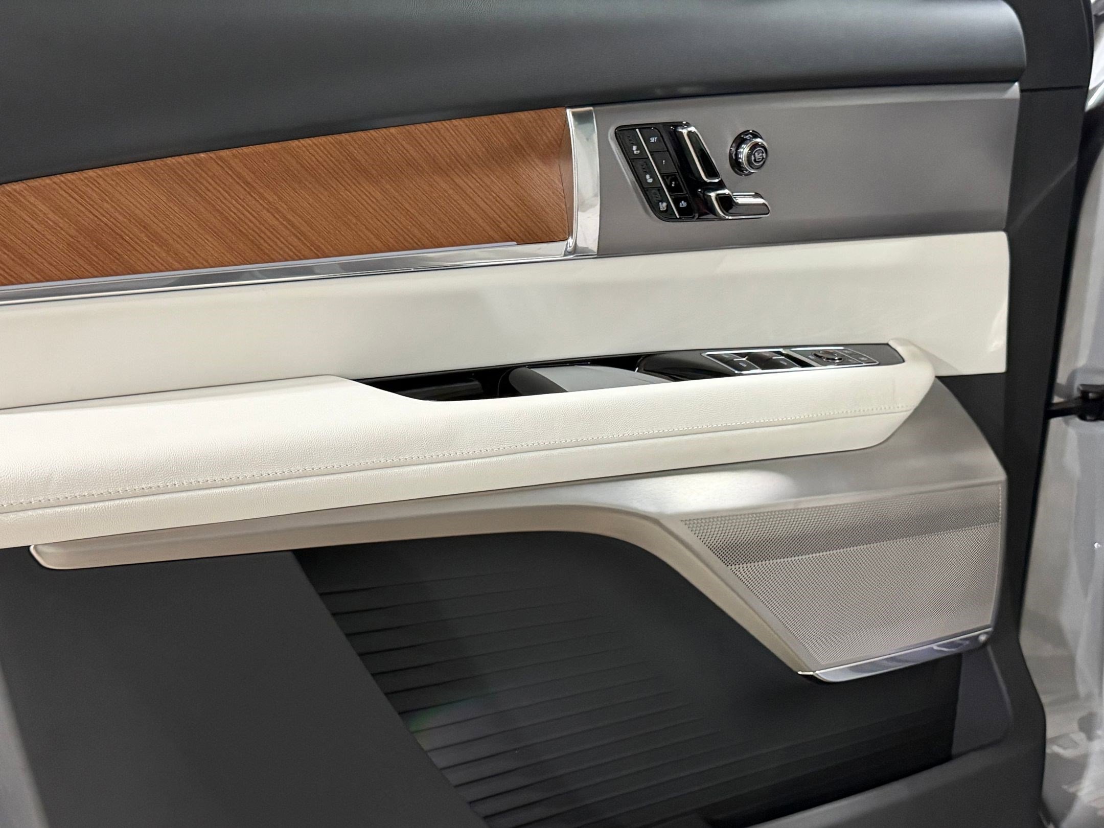 New 2026 Cadillac Vistiq Sport image 12