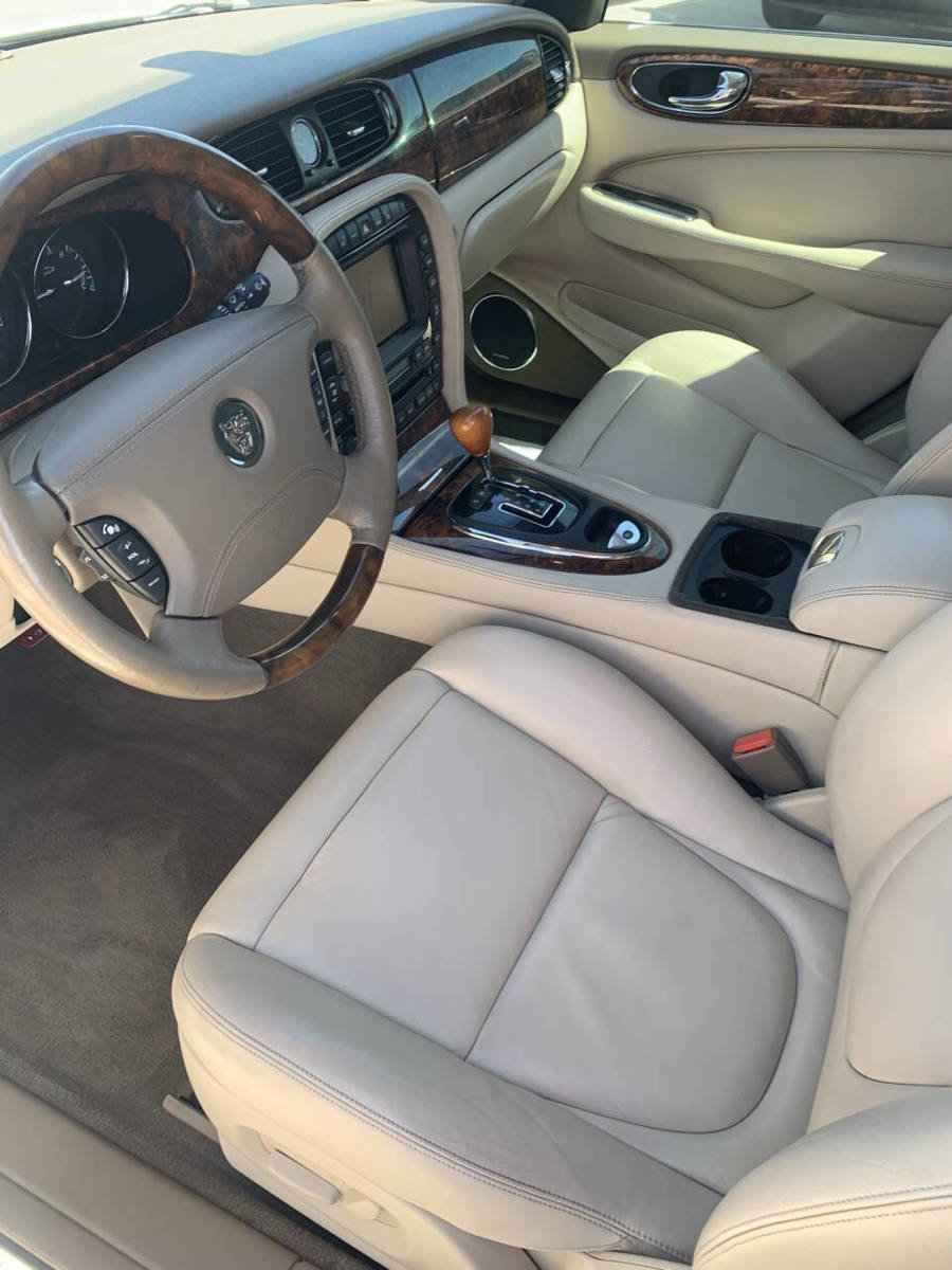 Used 2004 Jaguar XJ8 RWD image 14