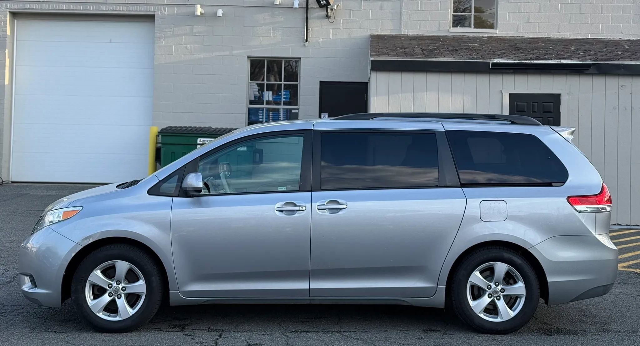 Used 2011 Toyota Sienna LE w/ Towing Pkg FWD image 8