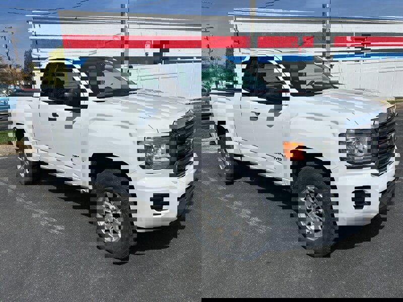 Used 2016 GMC Canyon SL image 1