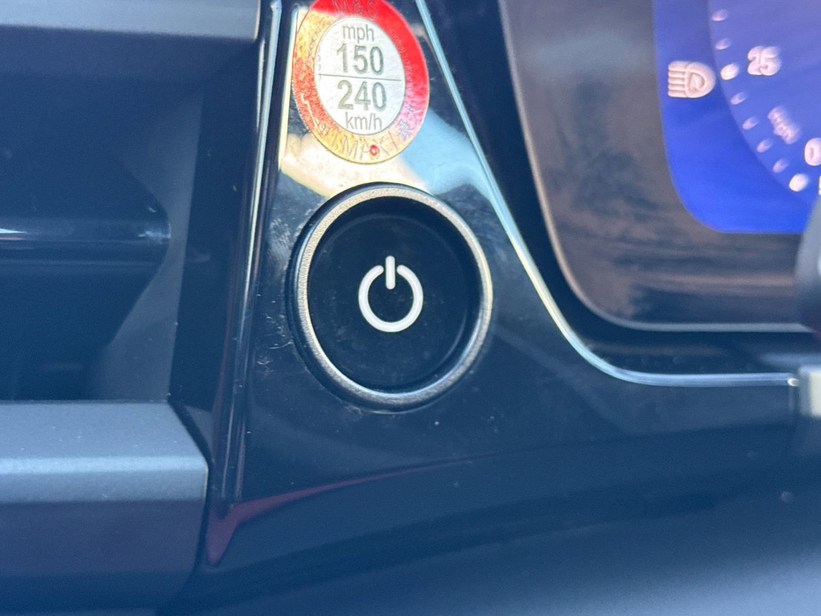 Certified 2025 Porsche Macan Electric image 27