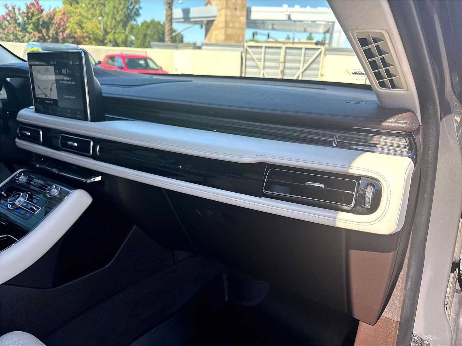 Used 2023 Lincoln Aviator Black Label AWD/4WD image 17