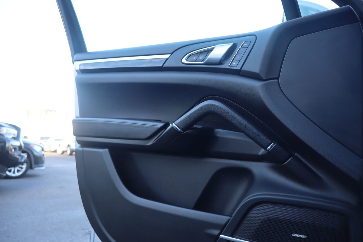 Used 2016 Porsche Cayenne image 27