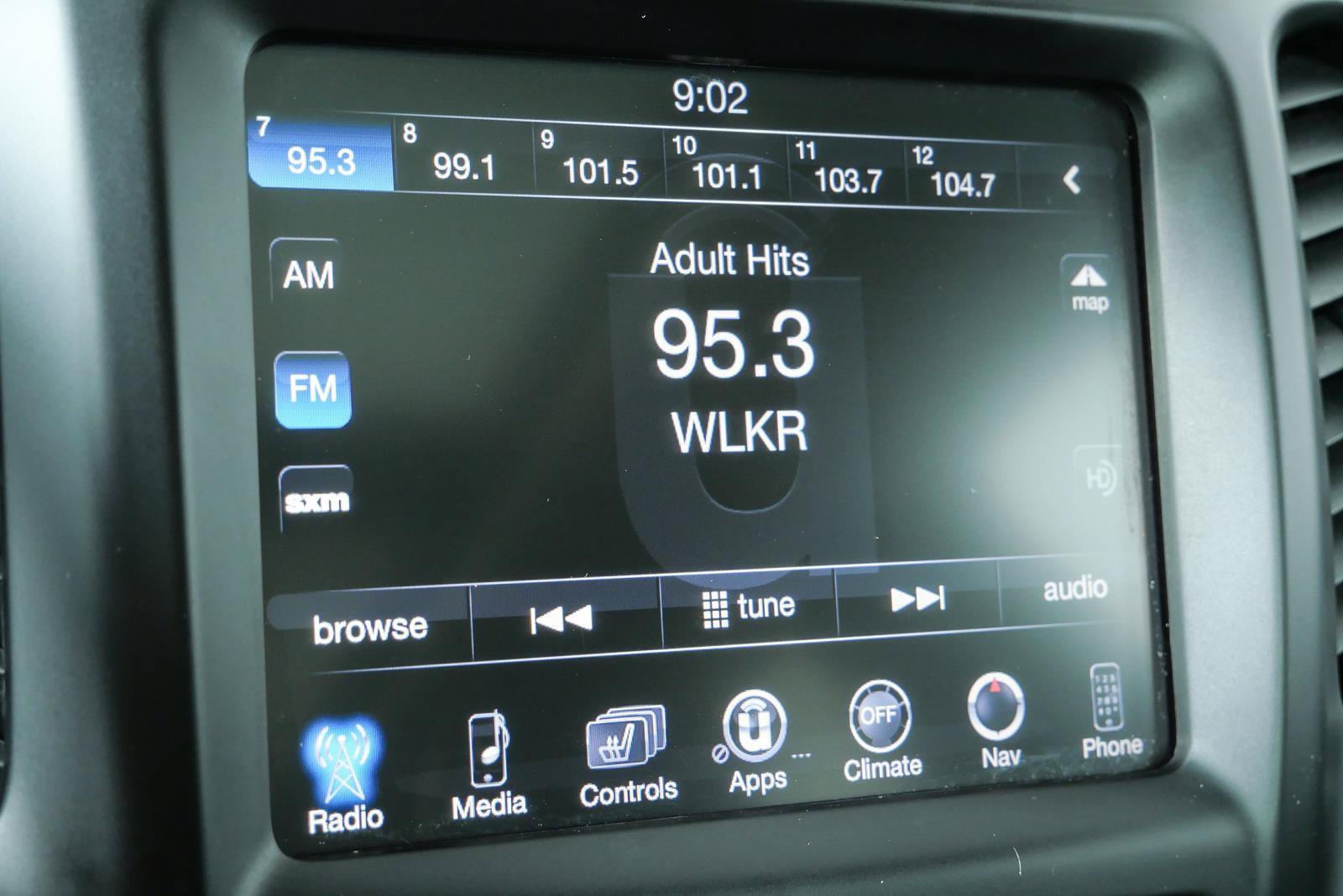 Used 2016 Jeep Cherokee Limited AWD/4WD image 13