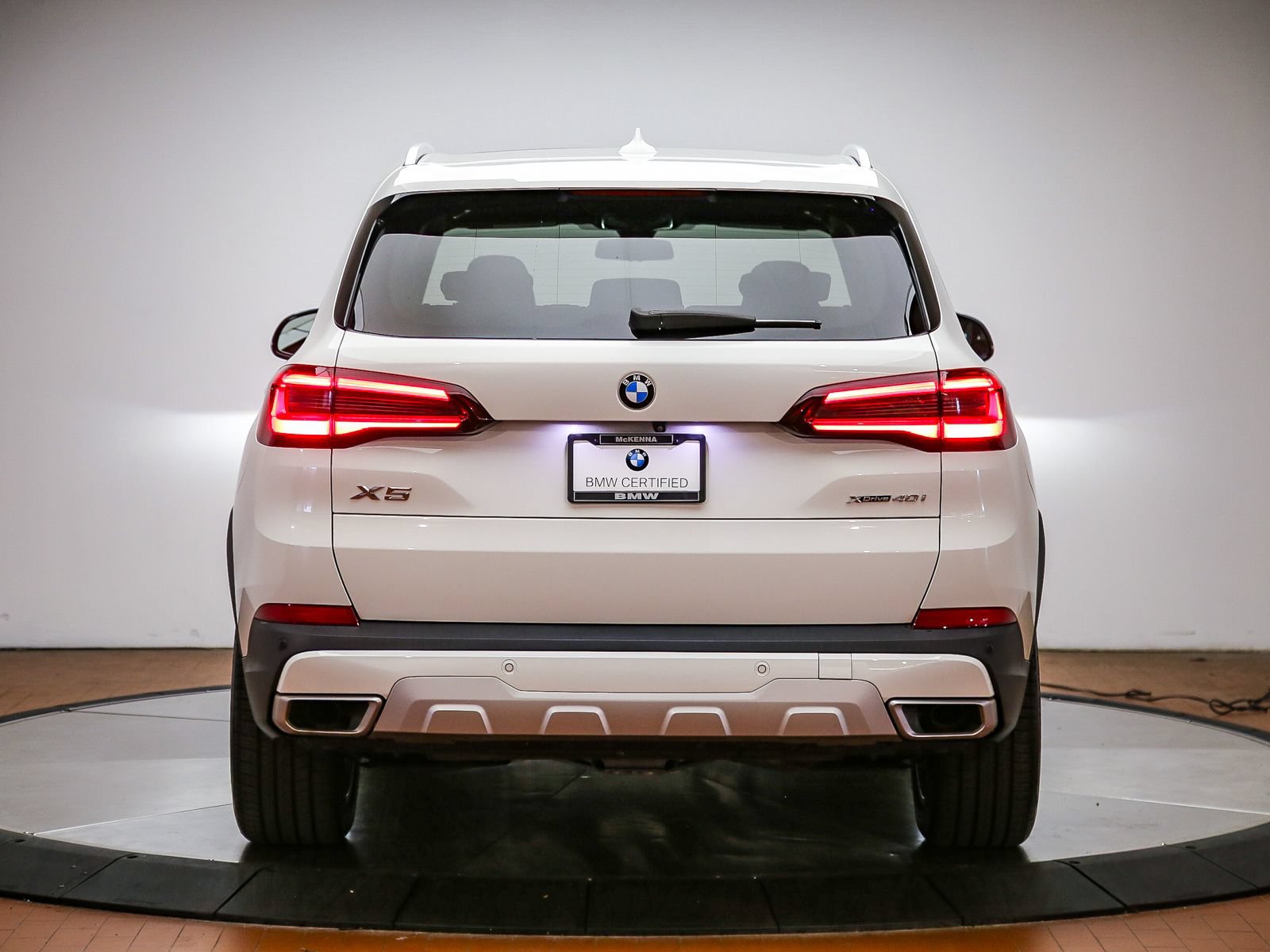 Certified 2022 BMW X5 xDrive40i w/ Parking Assistance Package AWD/4WD image 3