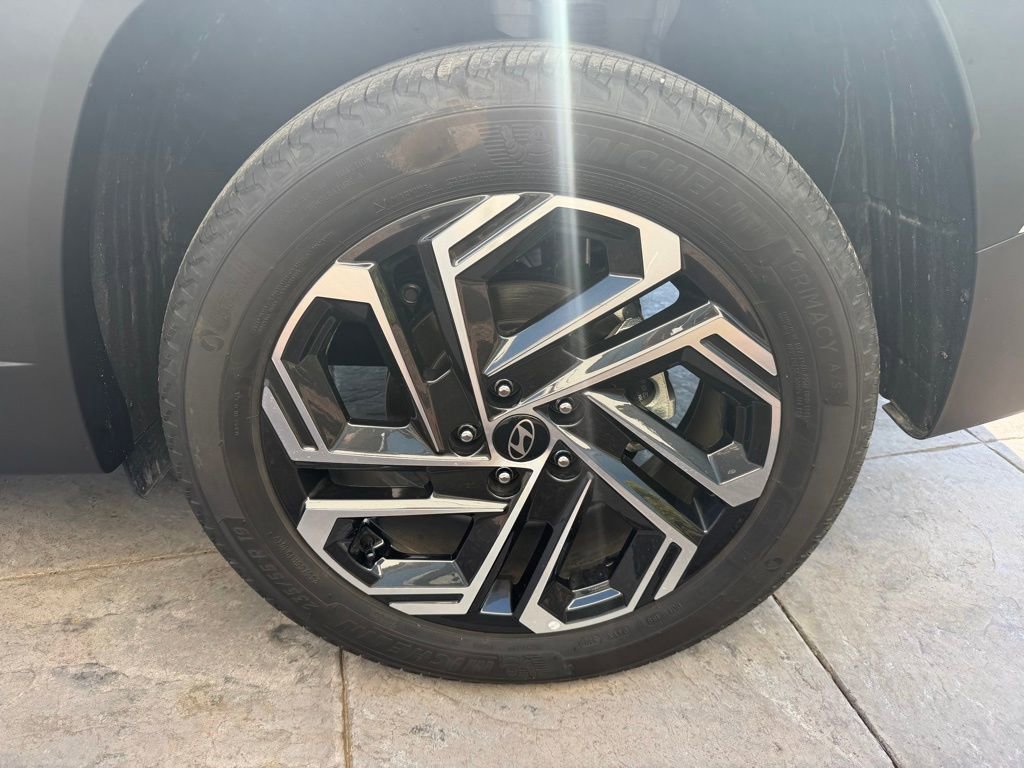 Used 2025 Hyundai Tucson Limited image 11