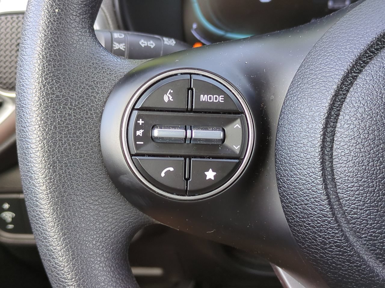 Certified 2025 Kia Soul LX w/ LX Technology Package FWD image 22