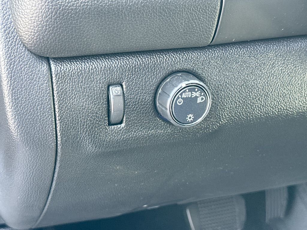 Used 2019 Chevrolet Colorado LT w/ Redline Special Edition image 11