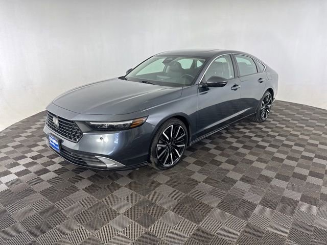 Used 2023 Honda Accord Touring image 3
