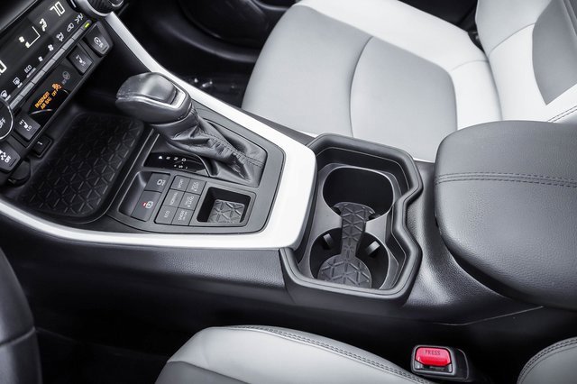 Used 2021 Toyota RAV4 XLE Premium image 17