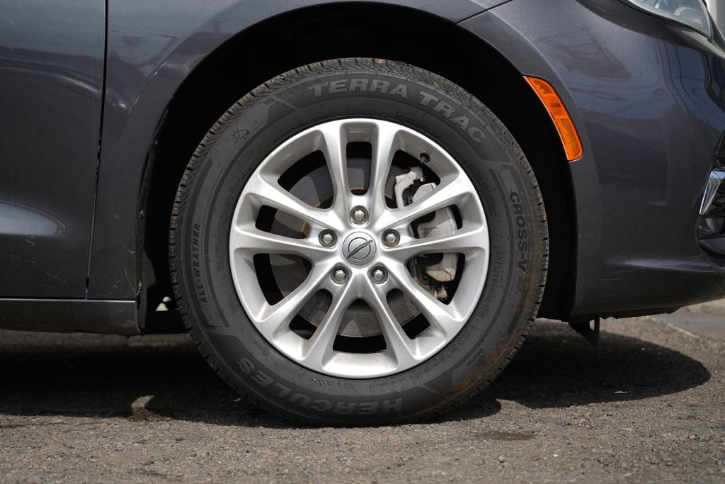 Used 2021 Chrysler Pacifica Touring image 12