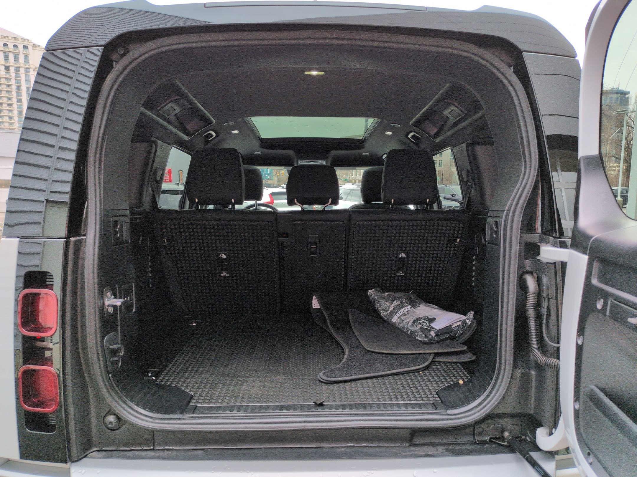 Used 2025 Land Rover Defender 110 S image 29