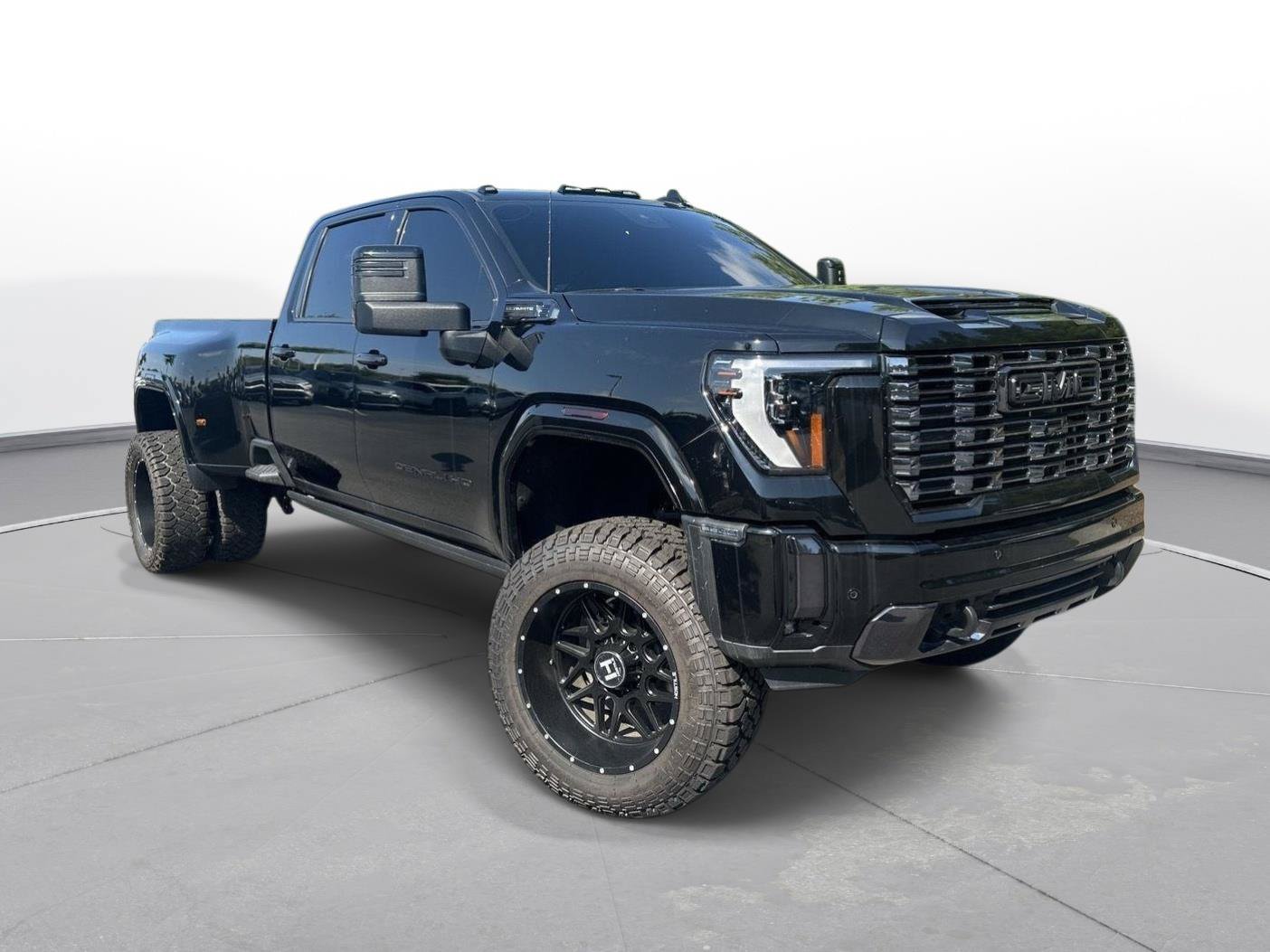 Used 2024 GMC Sierra 3500 Denali Ultimate AWD/4WD image 4