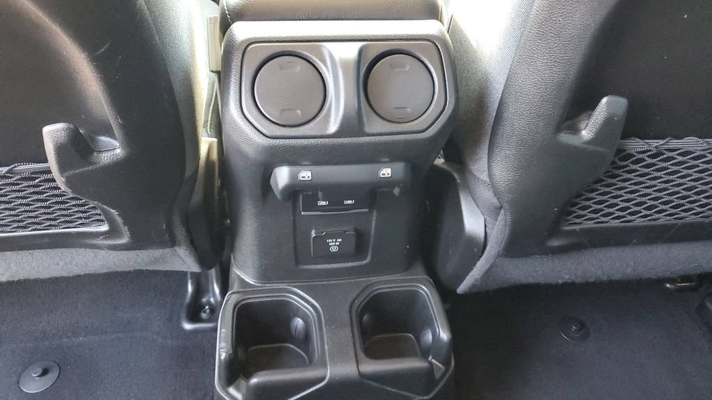 Used 2024 Jeep Wrangler Unlimited Rubicon AWD/4WD image 12