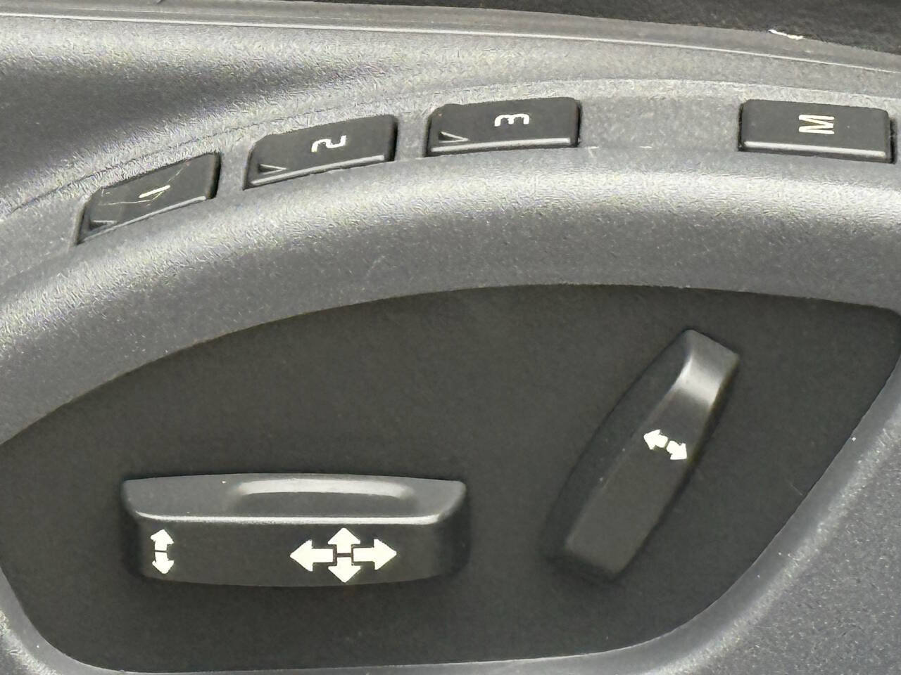 Used 2012 Volvo S60 T6 R-Design image 8