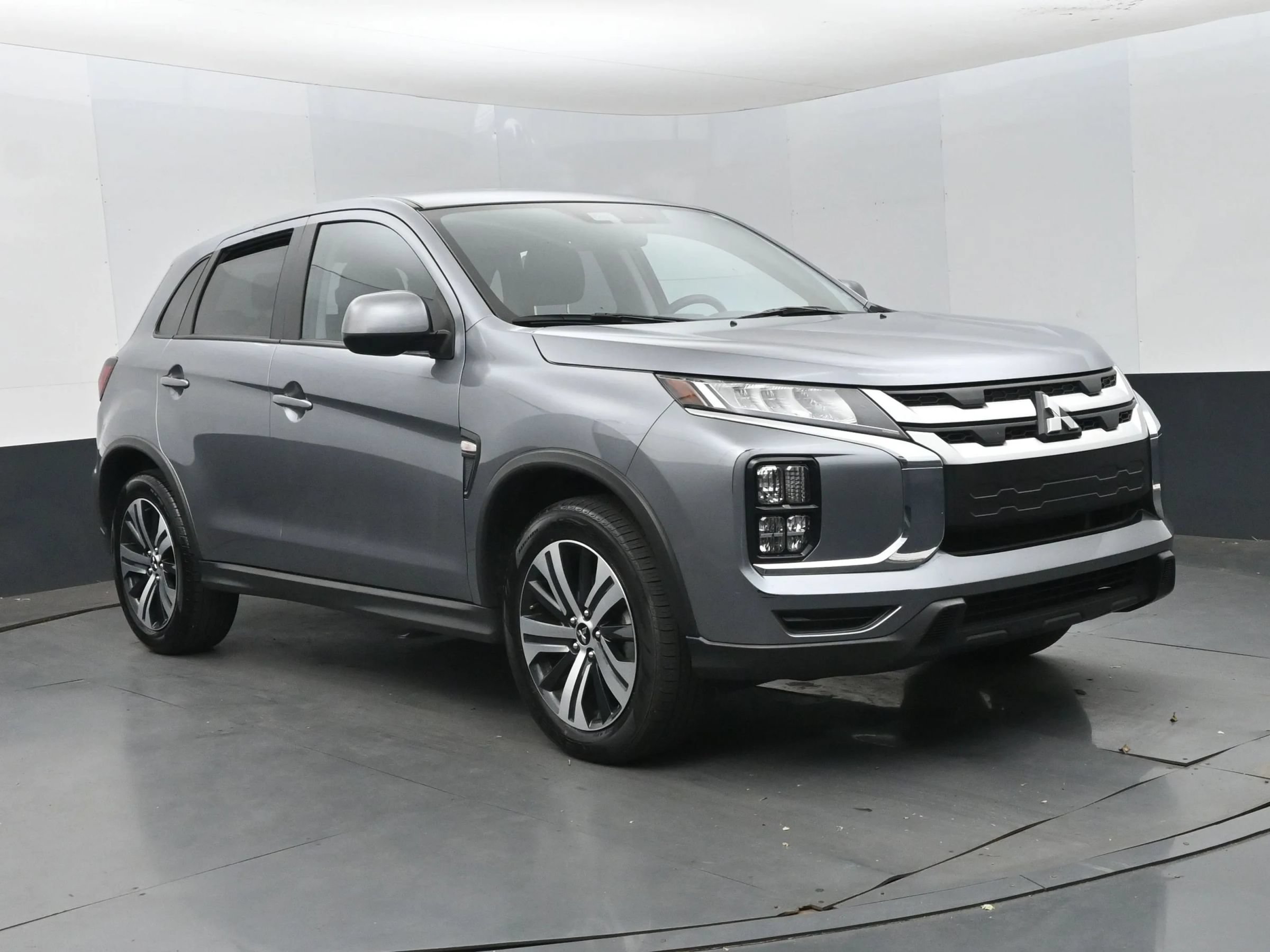 Used 2026 Mitsubishi Outlander Sport ES AWD/4WD image 2